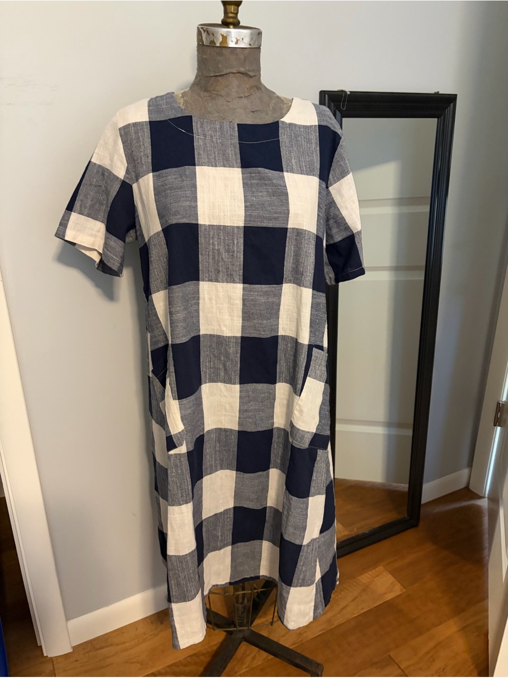 Navy & White large check print Shift Dress in like new condition